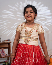 Load image into Gallery viewer, Red Paavadai Sattai