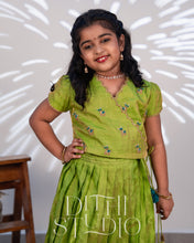 Load image into Gallery viewer, Green Paavadai Sattai