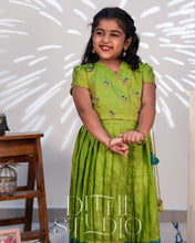 Load image into Gallery viewer, Green Paavadai Sattai