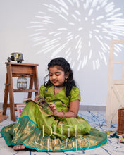 Load image into Gallery viewer, Green Paavadai Sattai