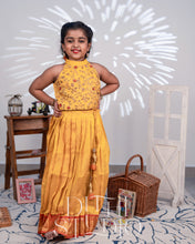 Load image into Gallery viewer, Yellow Paavadai Sattai