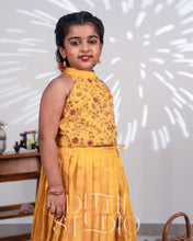 Load image into Gallery viewer, Yellow Paavadai Sattai
