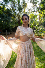 Load image into Gallery viewer, Off White Printed Skirt Set