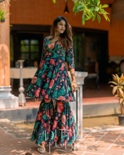 Load image into Gallery viewer, Black Chintz Peplum Set