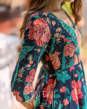 Load image into Gallery viewer, Black Chintz Peplum Set