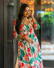 Load image into Gallery viewer, Cream Chintz Set