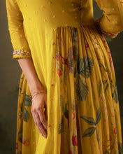 Load image into Gallery viewer, Yellow Printed Set