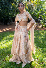 Load image into Gallery viewer, Off White Printed Skirt Set
