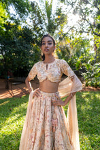 Load image into Gallery viewer, Off White Printed Skirt Set
