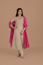 Load image into Gallery viewer, Beige Chandheri Set
