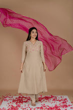 Load image into Gallery viewer, Beige Chandheri Set
