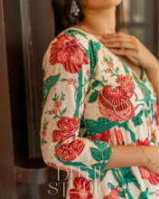 Load image into Gallery viewer, Cream Chintz Set
